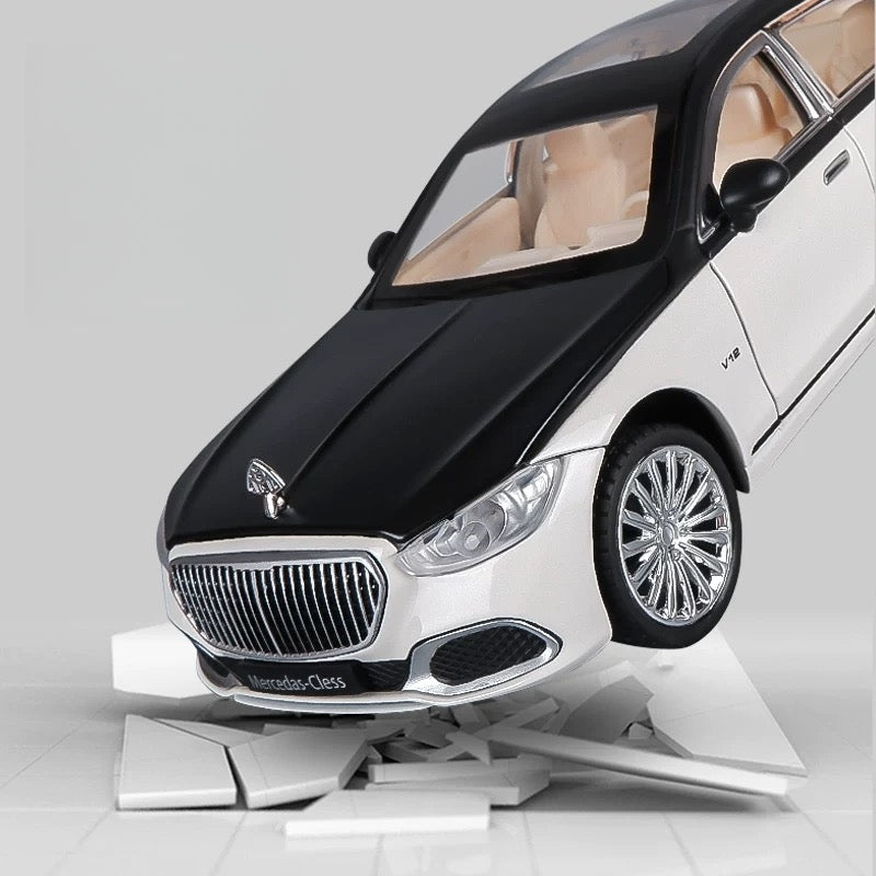 Mercedes-Maybach S680 (Z10) 1:24 Diecast Model - Two-Tone Navy/Silver, Opening Doors, Detailed Rear Console with Refrigerator & Maybach Multi-Spoke Wheels