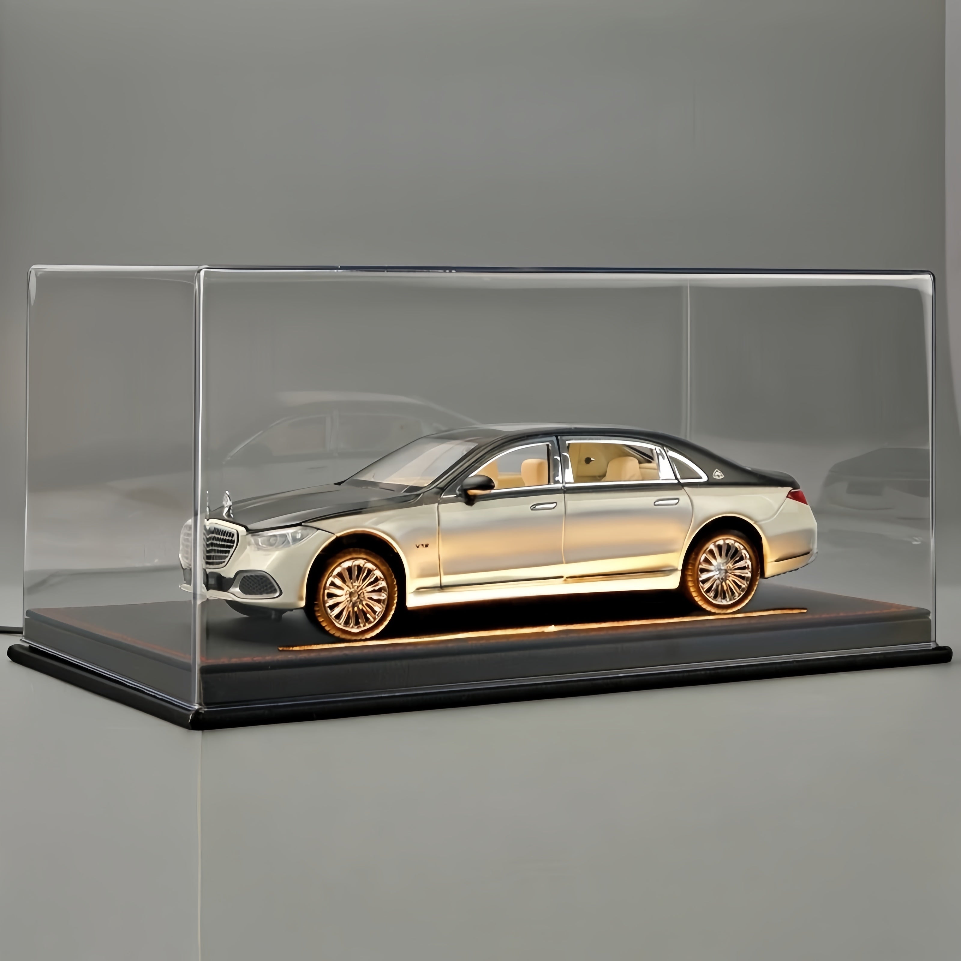 Mercedes-Maybach S680 (Z10) 1:24 Diecast Model - Two-Tone Navy/Silver, Opening Doors, Detailed Rear Console with Refrigerator & Maybach Multi-Spoke Wheels