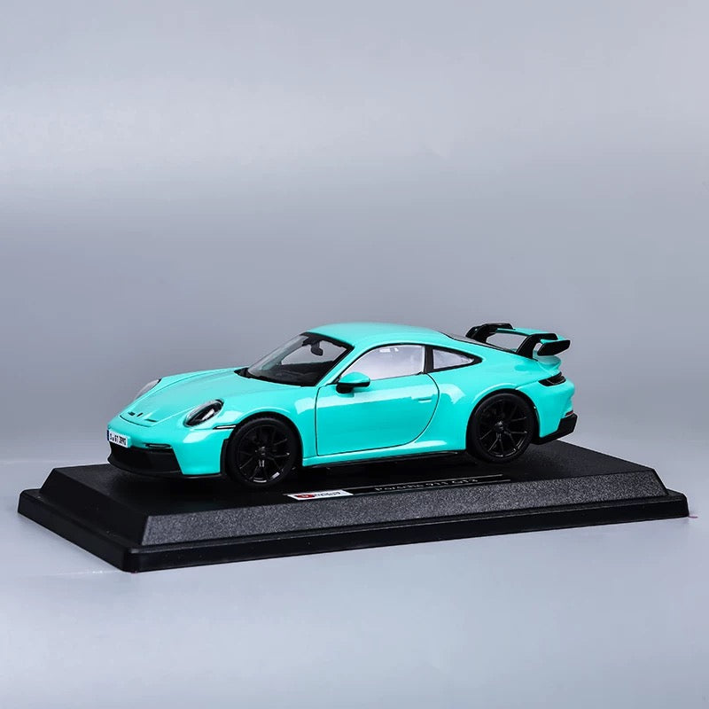 Porsche 918 Spyder Hybrid Hypercar 1:24 Diecast Model - Detailed Engine & Opening Doors