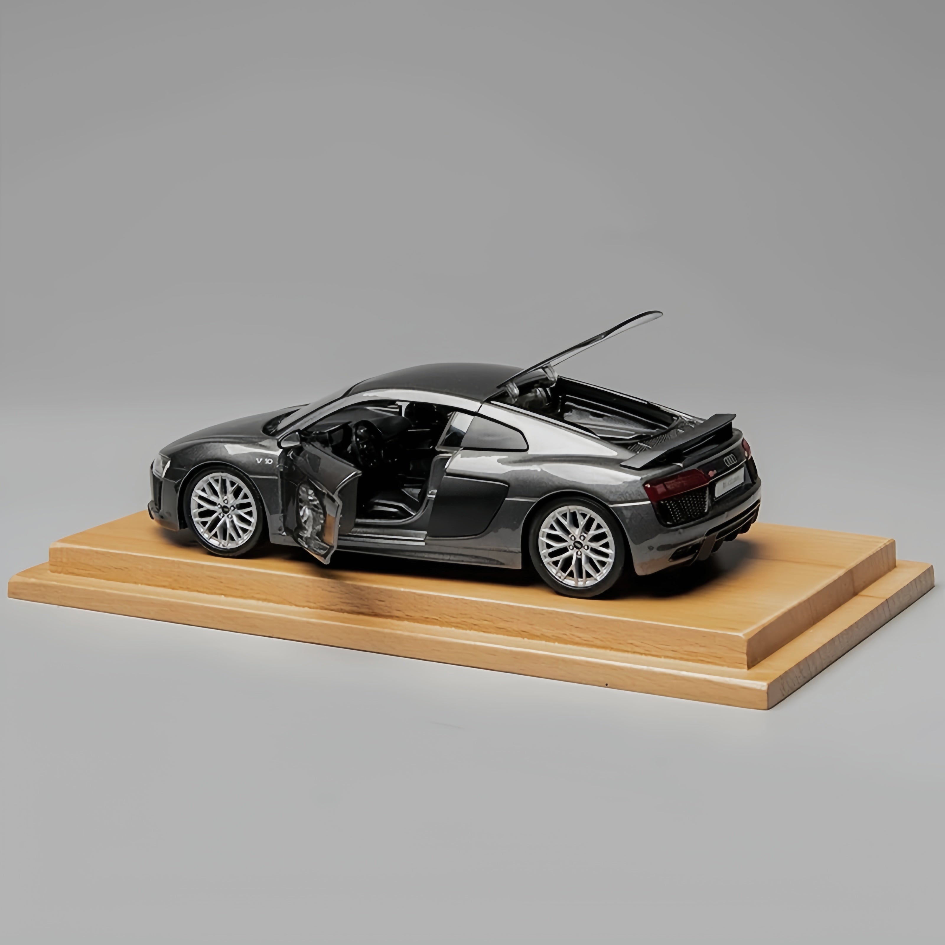 Audi R8 V10 1:24 Scale Model - Functional Die-cast Supercar Replica with Detailed Cockpit