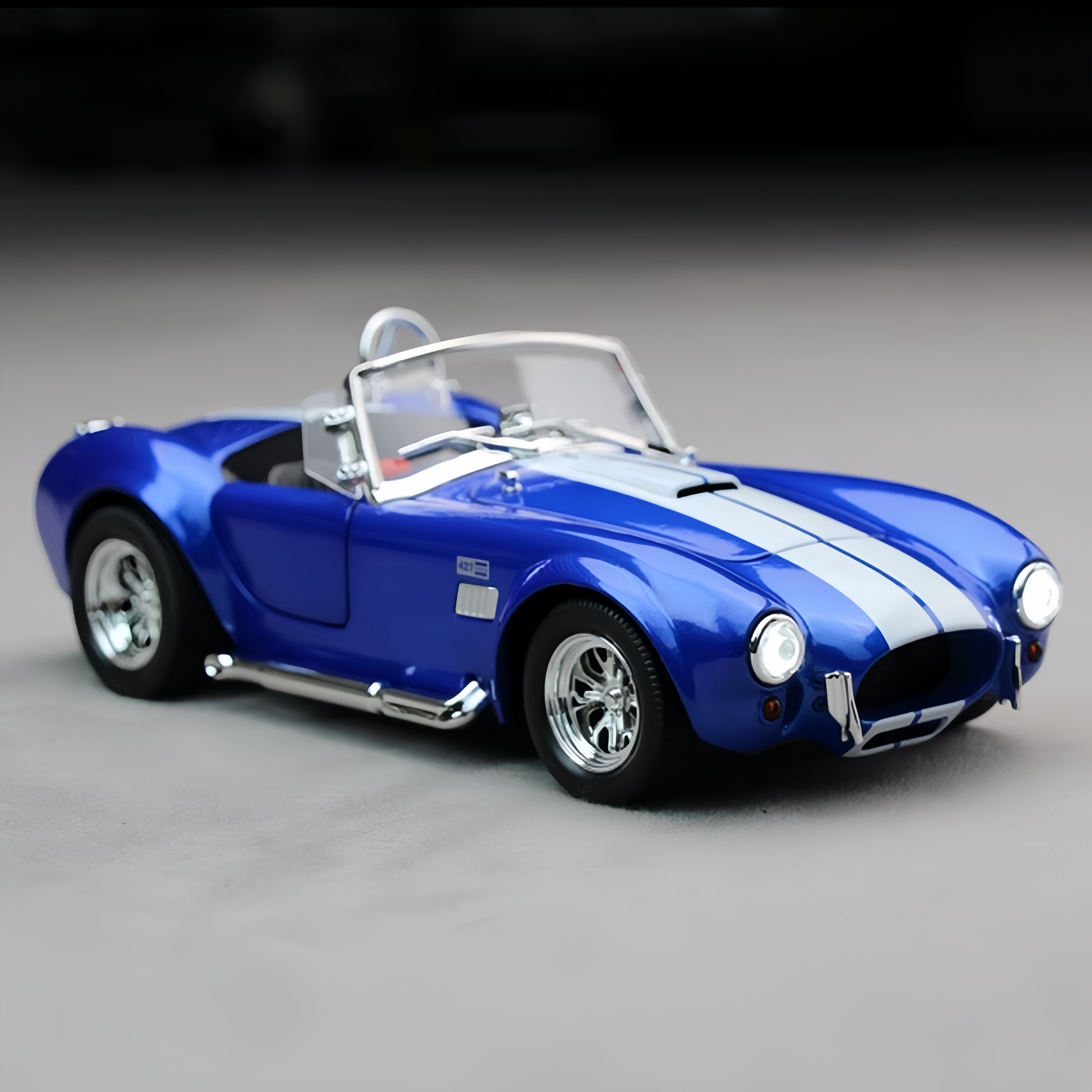 Shelby Cobra 427 1:24 Scale Diecast Model - Alloy Body, Detailed Interior, Opening Parts & Classic Knock-Off Wheels